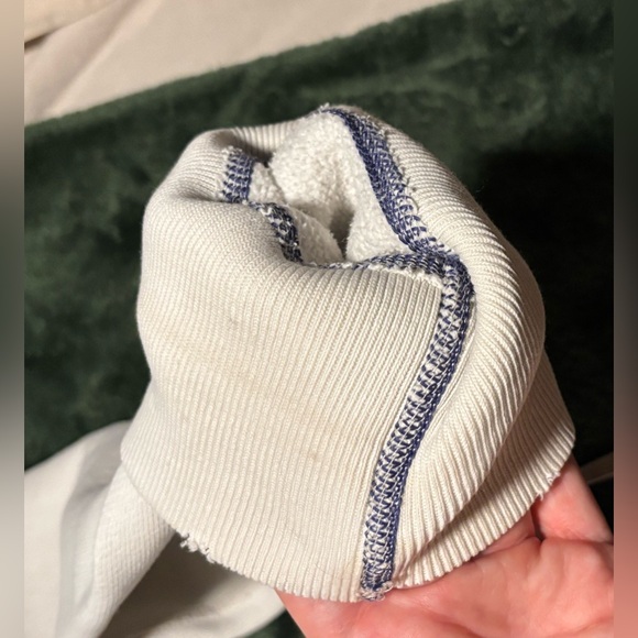 Vintage Abercrombie and Fitch man’s hoodie. Extremely thick and warm! - Picture 4 of 6